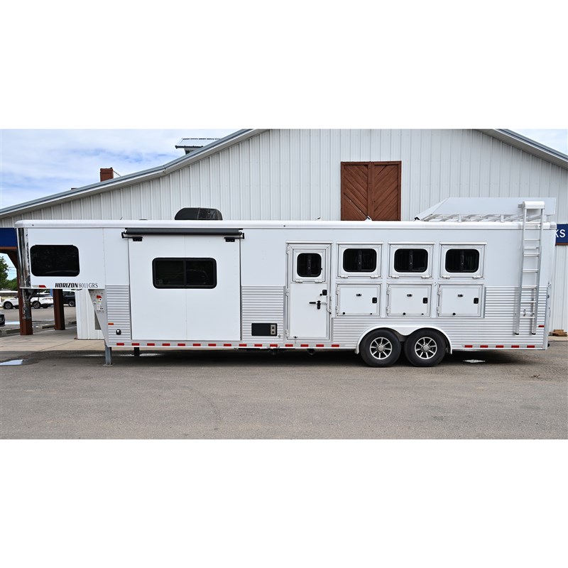 2018 Sundowner 4 horse 11' living quarter, slide out