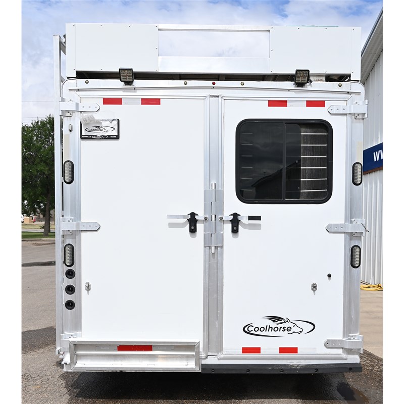 2018 Lakota charger 3 horse trailer with 11' living quarters