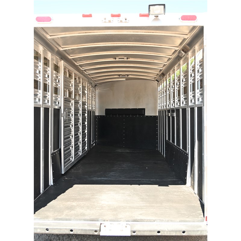 Trailer Photo 11