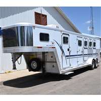 2001 4 horse Exiss 4 Horse Trailer with 6' Dressing Room