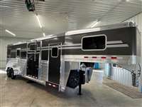 2026 2 + 1 horse 4 Star Larger dress Larger stalls Larger Box stall LOADED