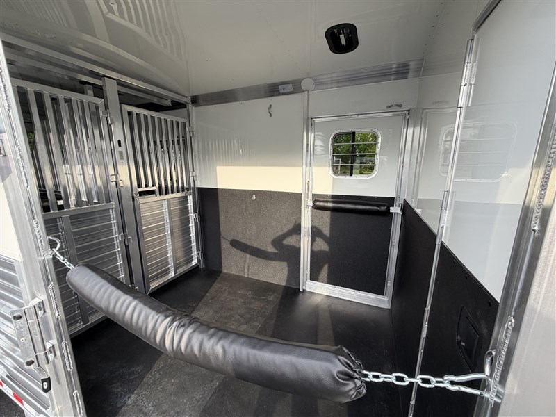 2027 4-star warmblood sized stalls, larger box stall,