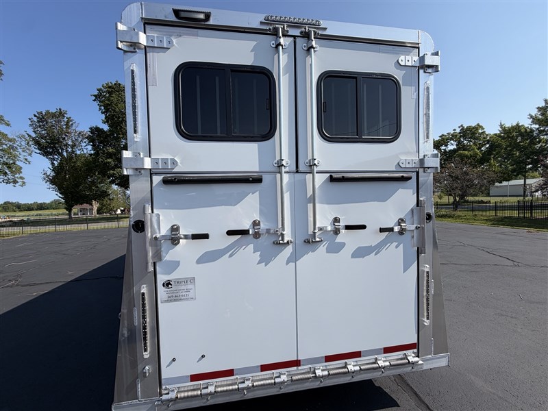 Trailer Photo 11