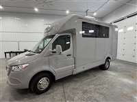 2026 2 horse STX MERCEDES 3500 W/LARGER WARMBLOOD STALLS