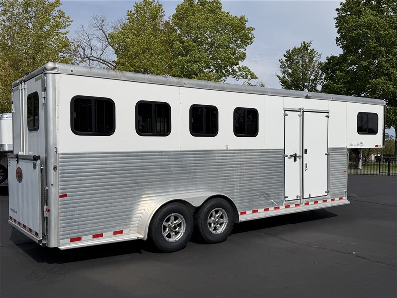 2019 Sundowner Super tack double side door, loaded with options!