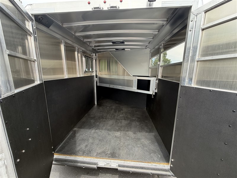 Trailer Photo 3