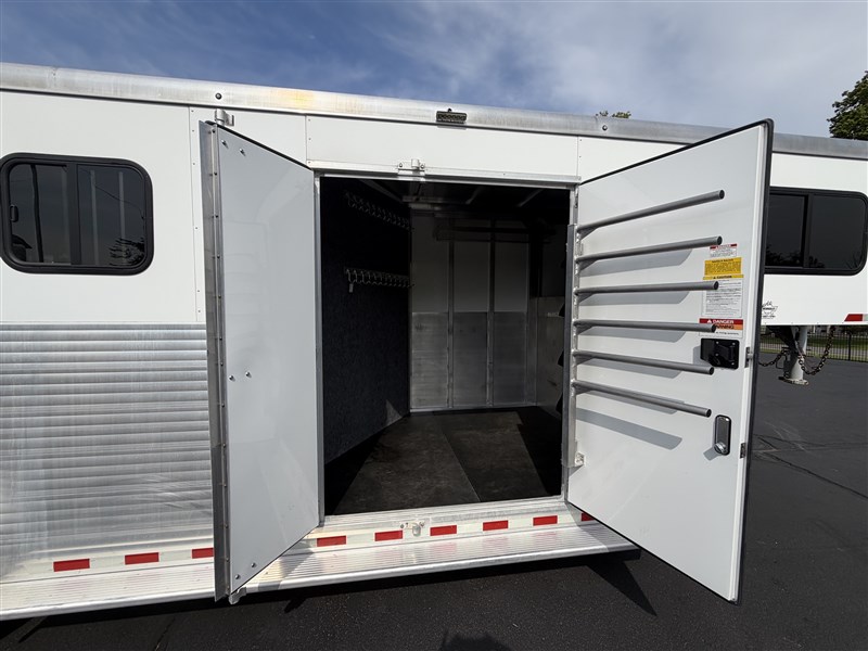 Trailer Photo 2