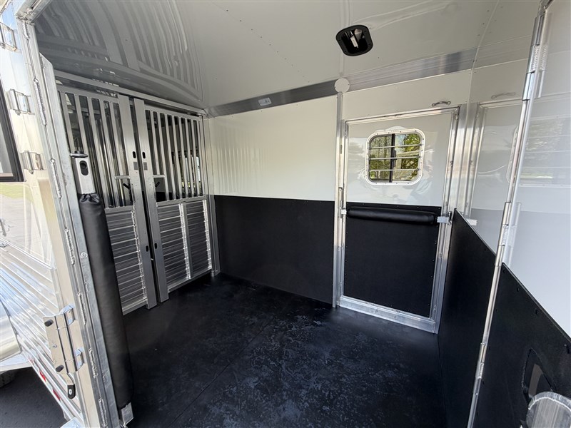 Trailer Photo 3