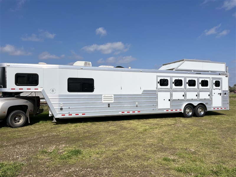 2016 Cimarron 5h 12 swall rev load w airride CLEAN
