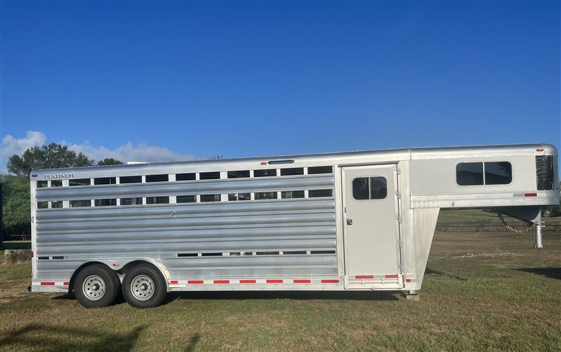 2025 Platinum Coach 2-6h side tack stock back