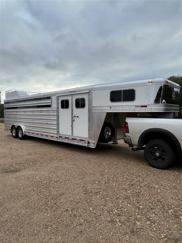 2024 Platinum Coach 6h side tack 8 wide