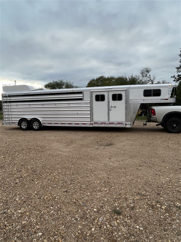 2024 Platinum Coach 6h side tack 8 wide