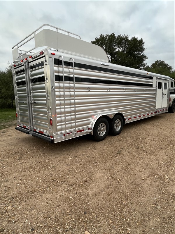 2024 Platinum Coach 6h side tack 8 wide