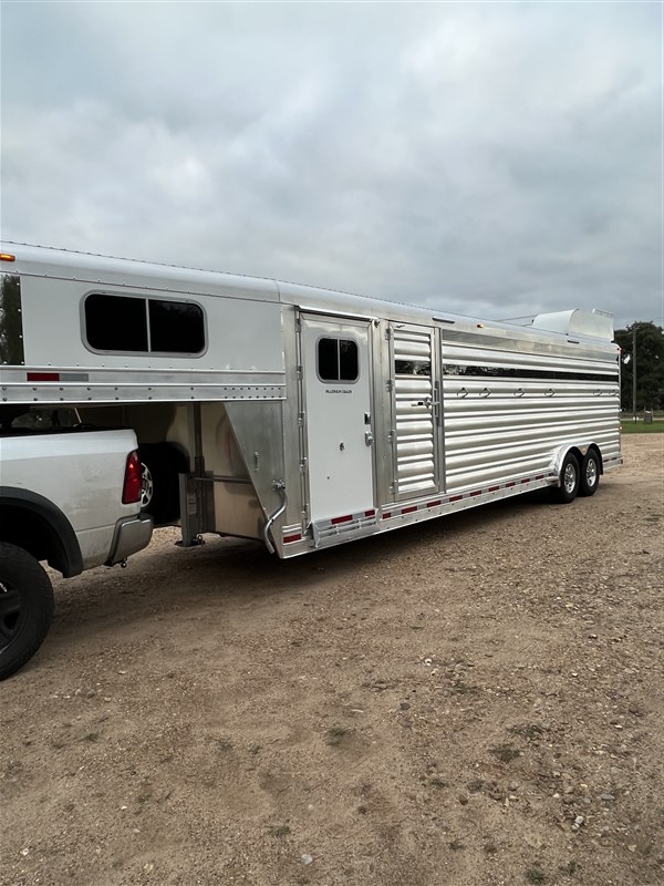 2024 Platinum Coach 6h side tack 8 wide