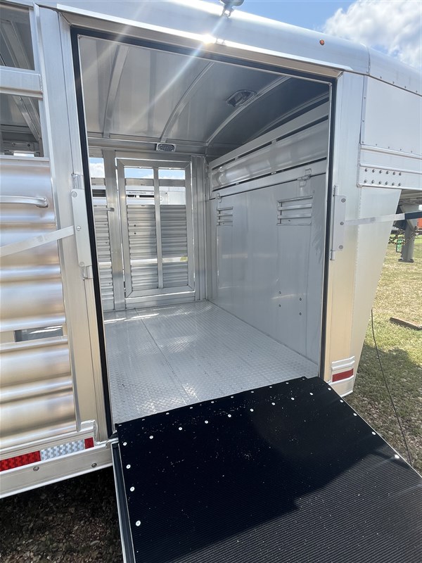 Trailer Photo 18