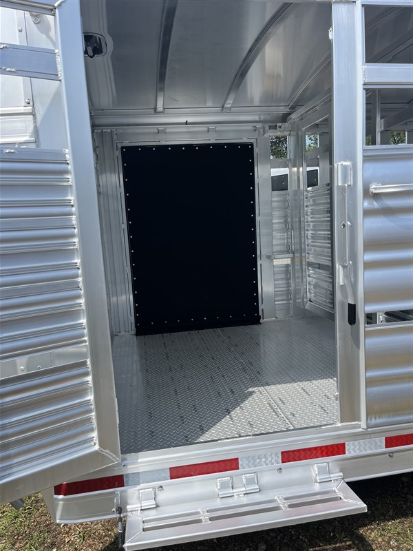 Trailer Photo 15