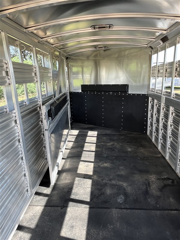 Trailer Photo 18