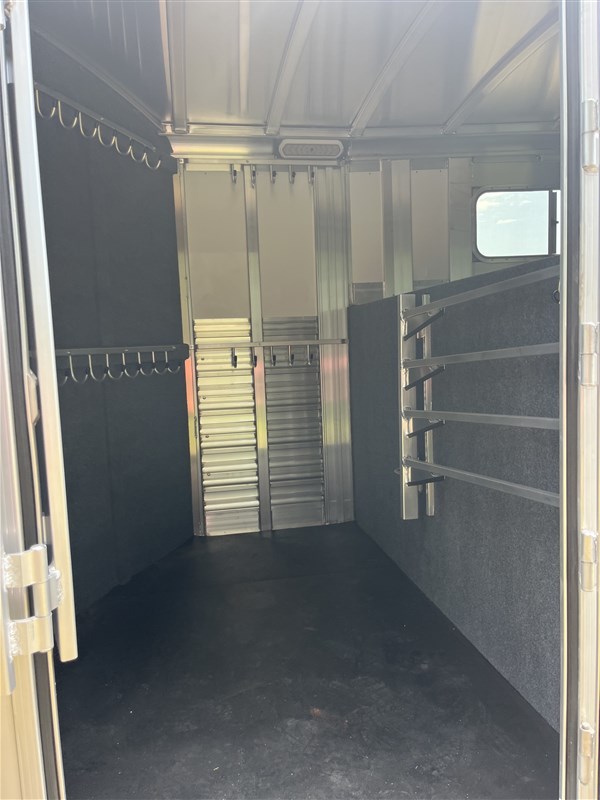 Trailer Photo 11