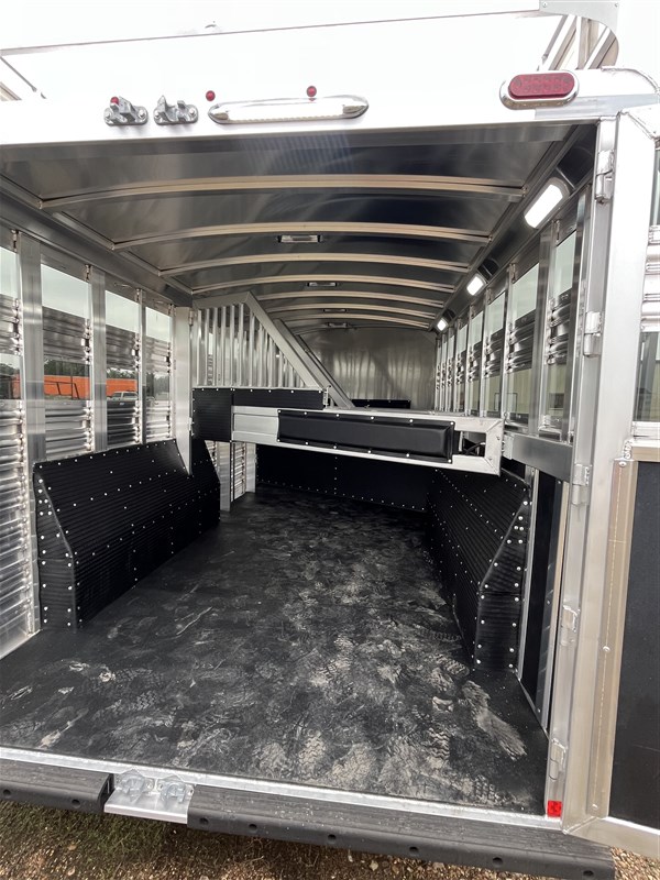 Trailer Photo 18