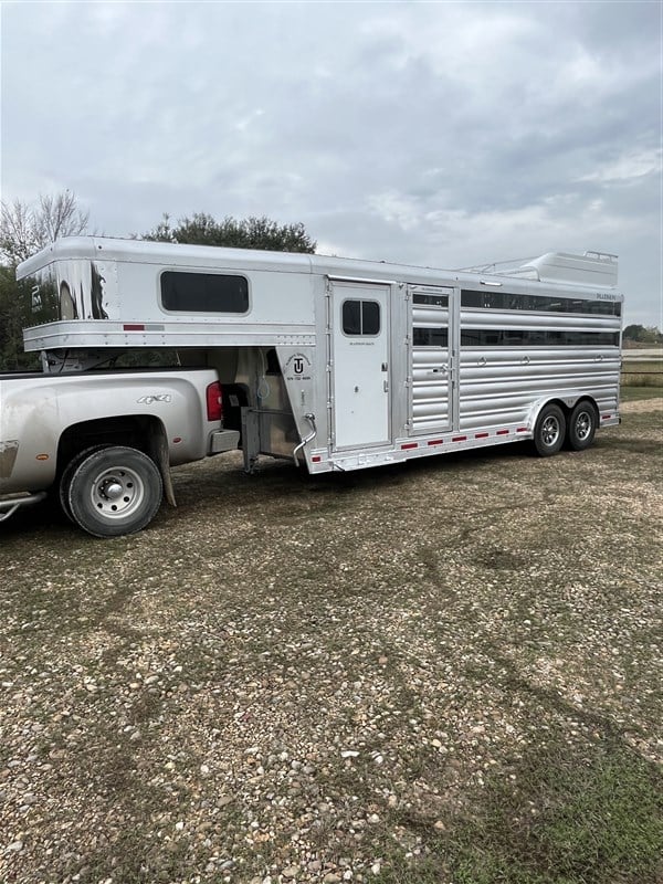 2026 Platinum Coach 4horse side tack