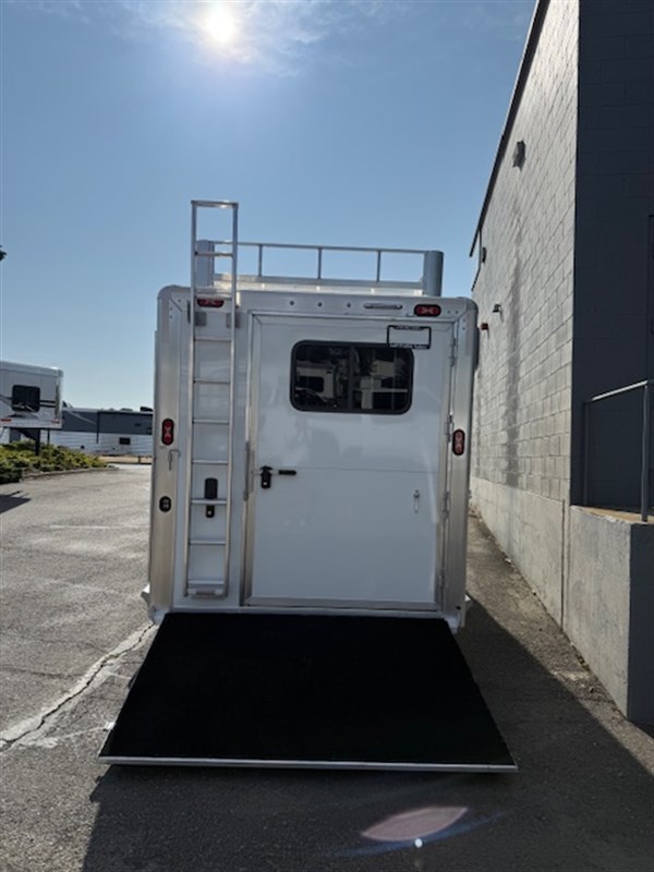 2025 Cimarron norstar 4h trainer trailer