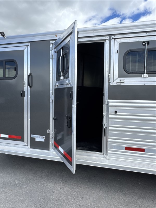 Trailer Photo 12