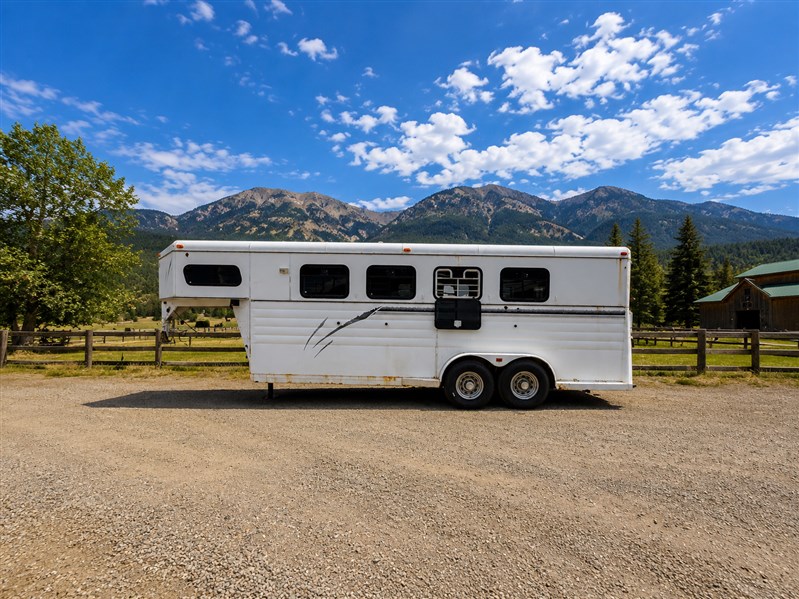 Trailer Photo 1