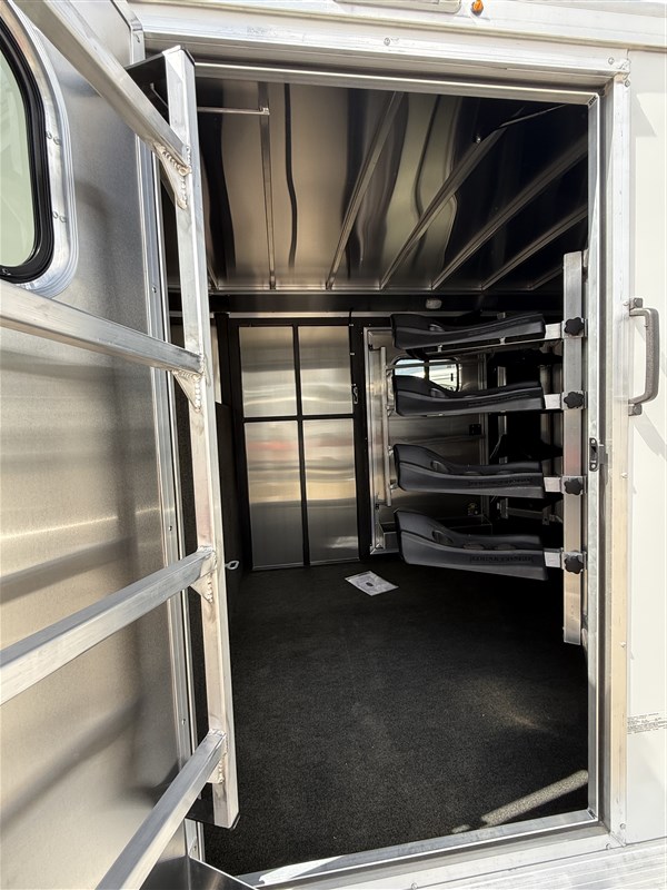 Trailer Photo 10
