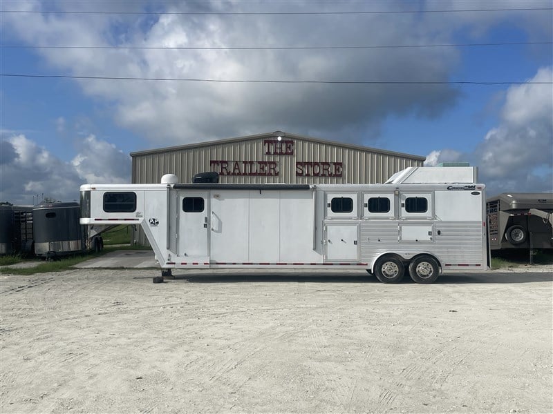 2006 Cimarron 3 horse living quarters