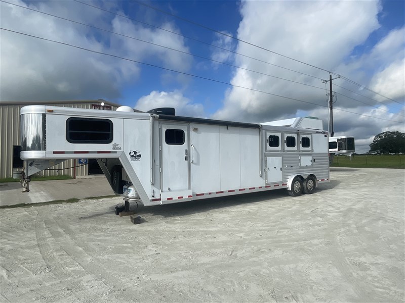 2006 Cimarron 3 horse living quarters