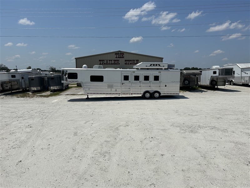 2014 Bloomer 4 horse living quarters side load