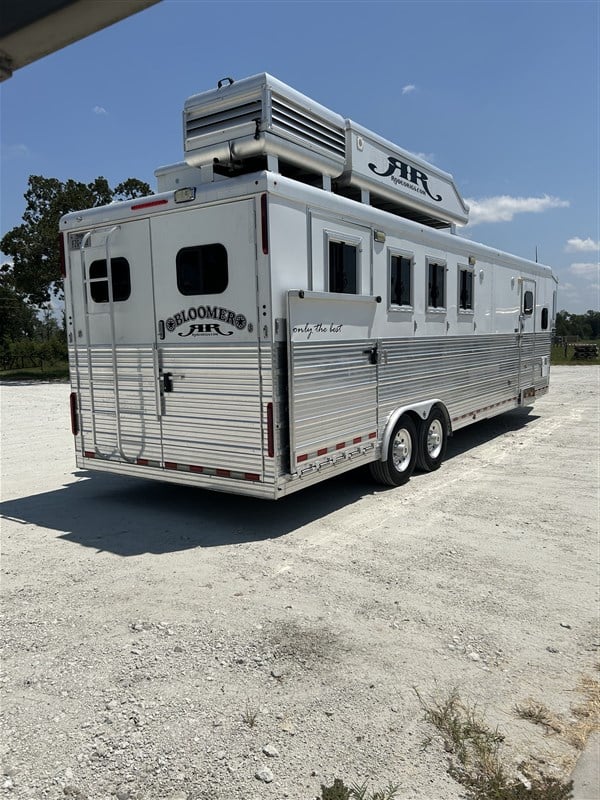 2014 Bloomer 4 horse living quarters side load