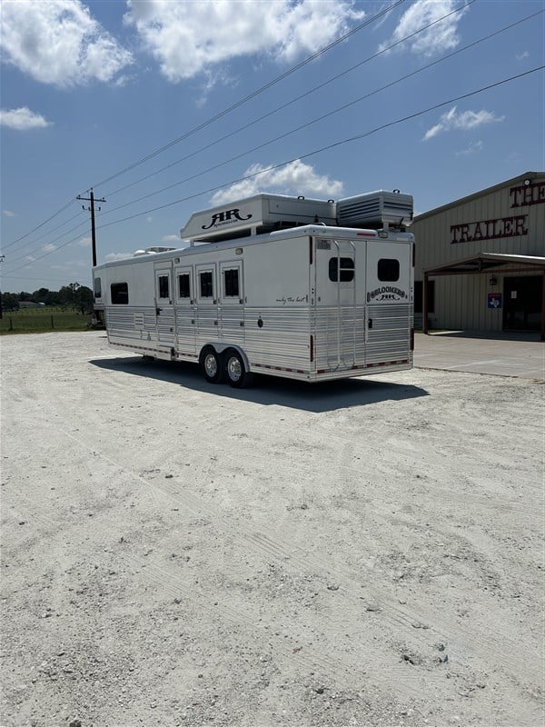 2014 Bloomer 4 horse living quarters side load