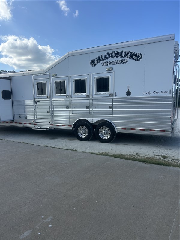 Trailer Photo 7