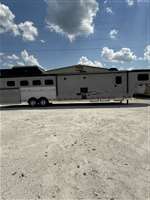 2023 4 horse Trails West 4 Horse Living Quarters