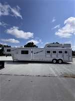 2016 4 horse Platinum 4 Horse Living Quarters