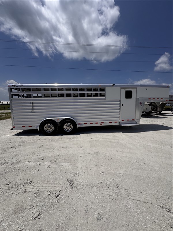 Trailer Photo 3