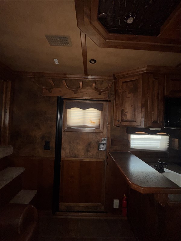 Trailer Photo 16