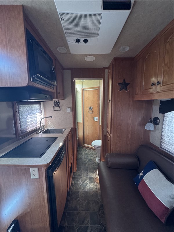 Trailer Photo 11