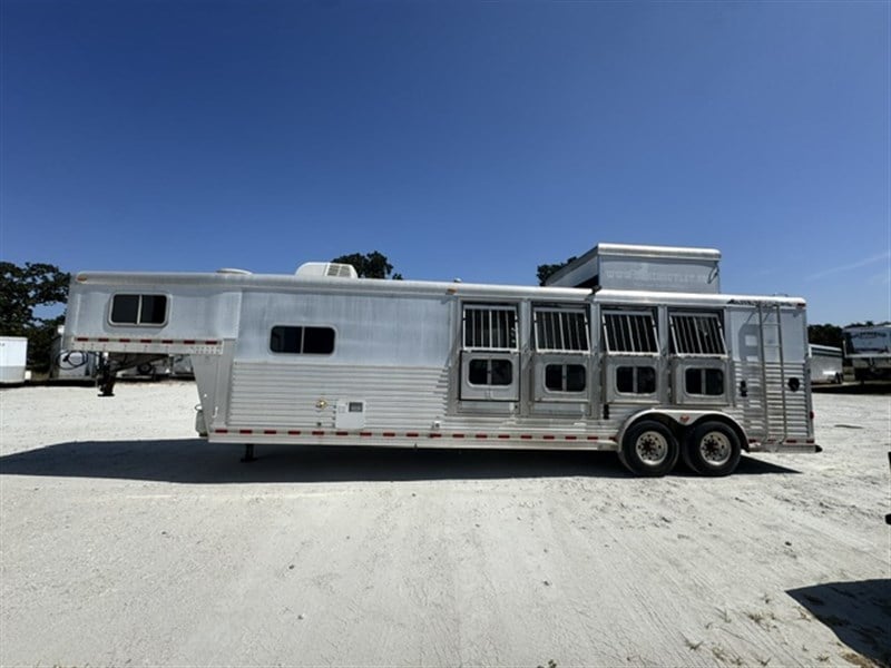 2007 Elite 4 Horse Living Quarters