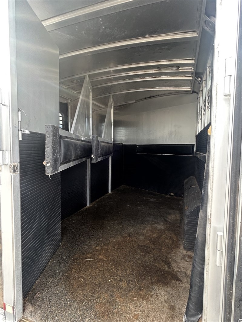 Trailer Photo 11