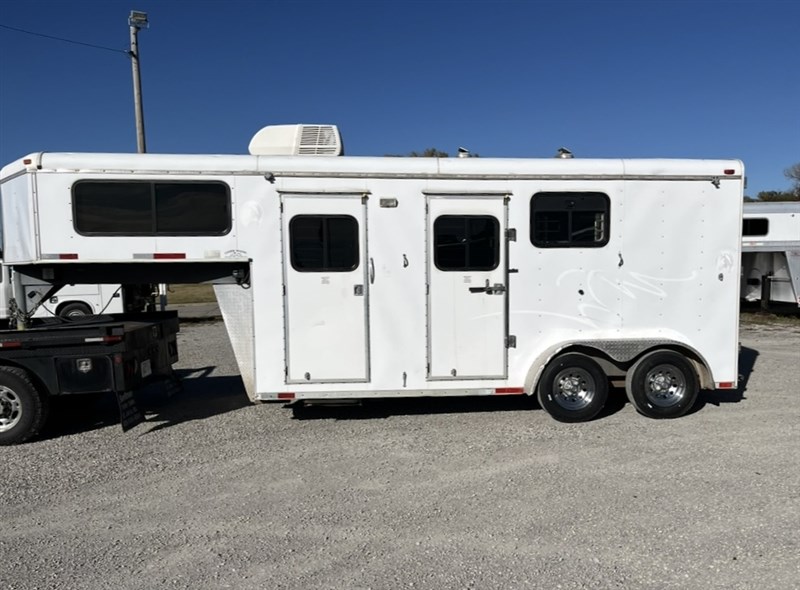 2004 Homesteader 2 horse weekender