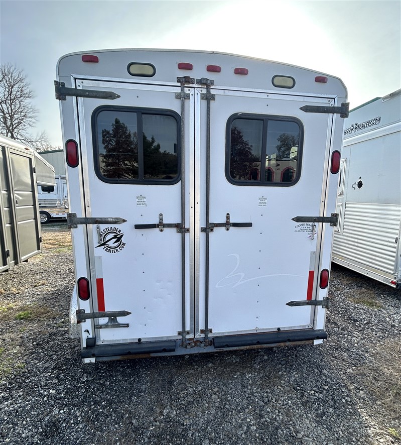 2004 Homesteader 2 horse weekender