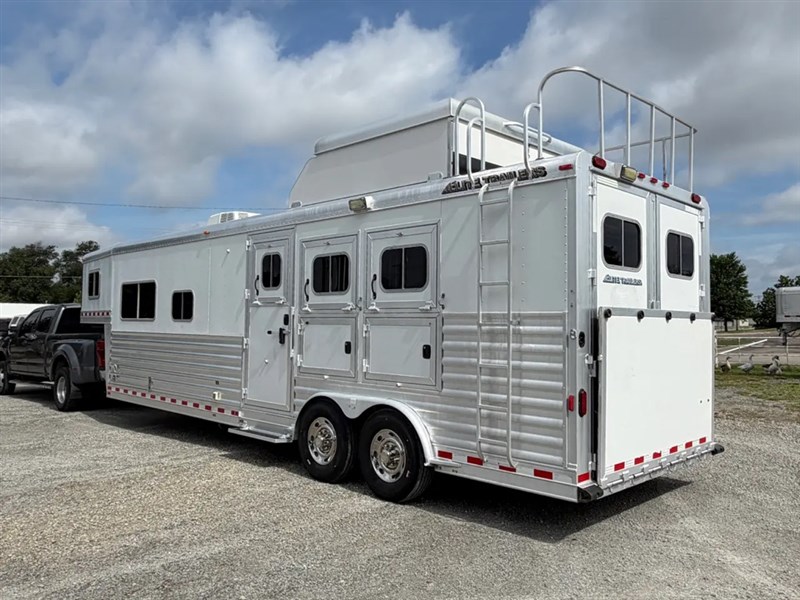 Trailer Photo 4