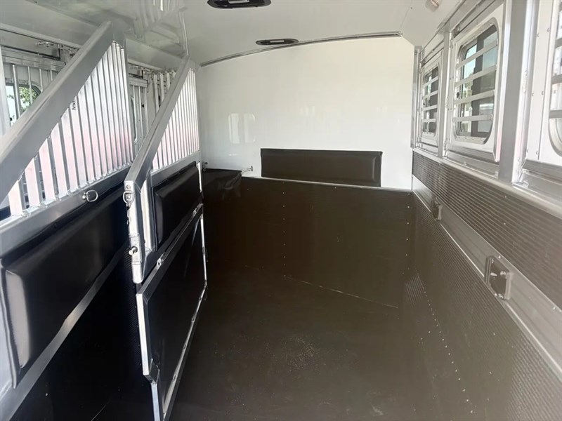 Trailer Photo 10