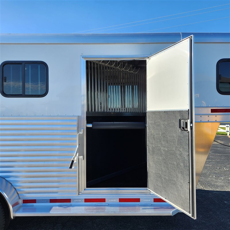 Trailer Photo 8