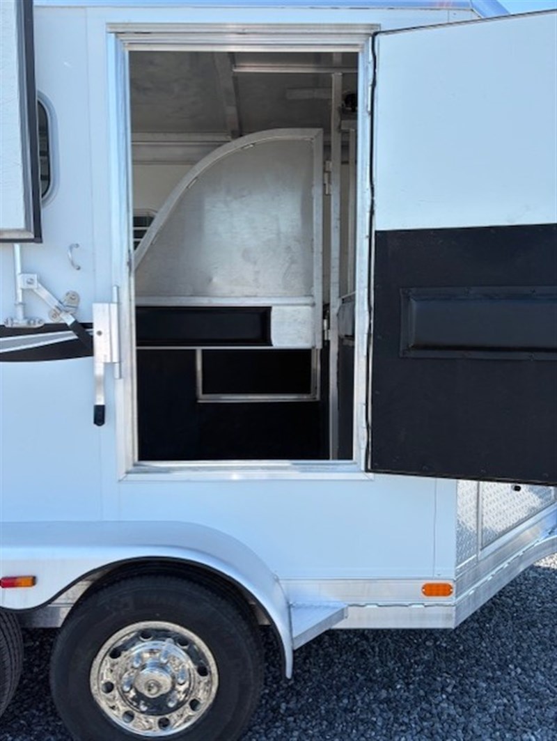 Trailer Photo 11
