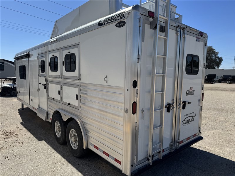 2023 Cimarron gn 3 horse w/ slideout