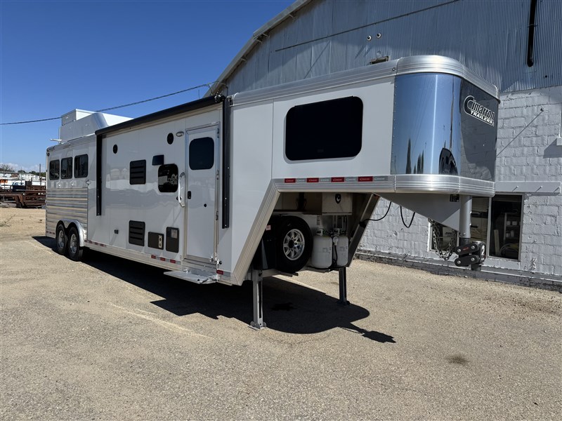 2023 Cimarron gn 3 horse w/ slideout