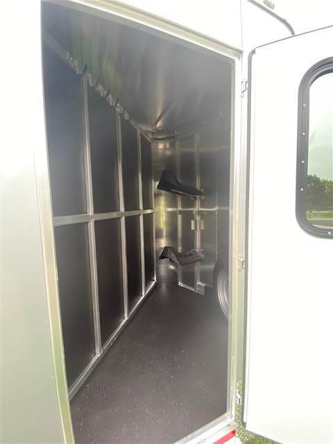 2023 Shadow 2 horse stable mate slant load with dressing room